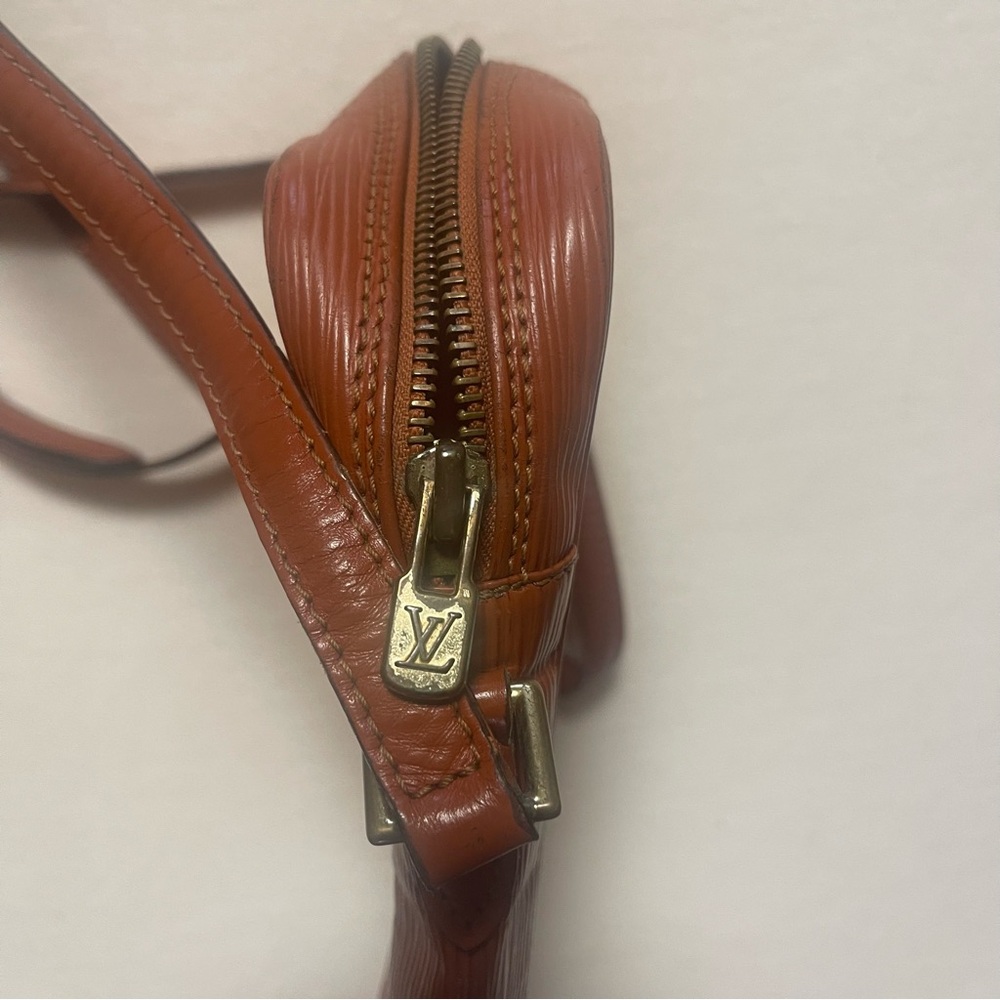 Louis Vuitton Brown Leather Crossbody Bag - Picture 4 of 6
